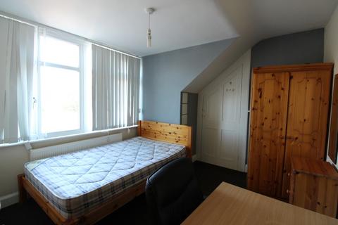 4 bedroom flat to rent, Portswood Road