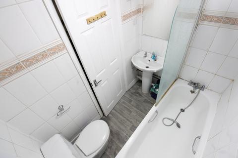 3 bedroom flat to rent, The Broadway