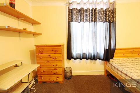 6 bedroom terraced house to rent, Earls Road, Southampton