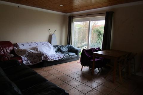 6 bedroom terraced house to rent, Spear Road