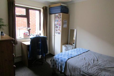 6 bedroom terraced house to rent, Spear Road