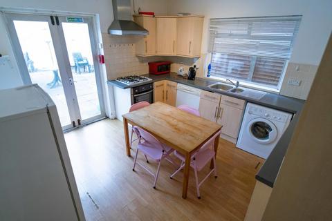 4 bedroom house share to rent, Burlington Road, Southampton