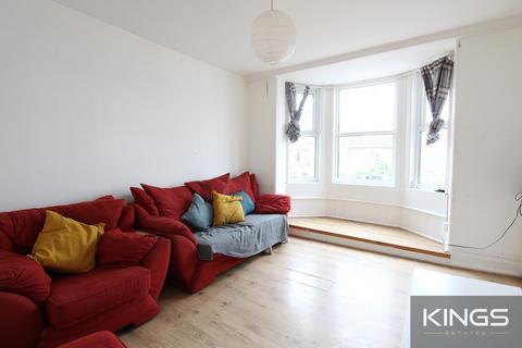 3 bedroom flat to rent, Portswood Road