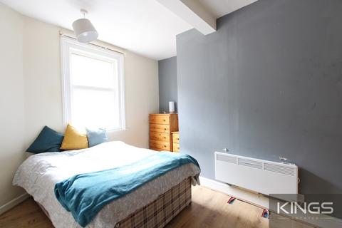 3 bedroom flat to rent, Portswood Road