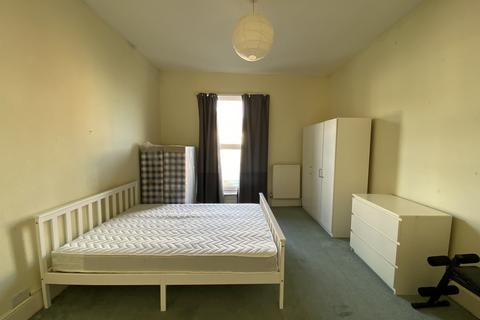 4 bedroom semi-detached house to rent, Ordnance Road