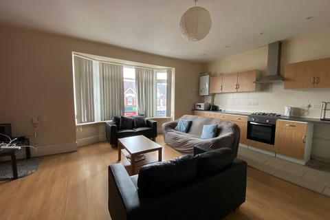 4 bedroom flat to rent, Portswood Road, Southampton