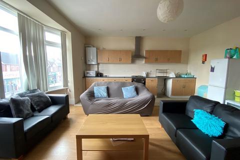 4 bedroom flat to rent, Portswood Road, Southampton