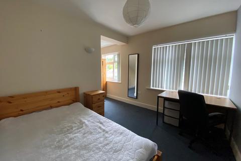 4 bedroom flat to rent, Portswood Road, Southampton