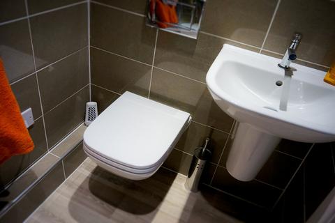 Studio to rent, High Road, Southampton