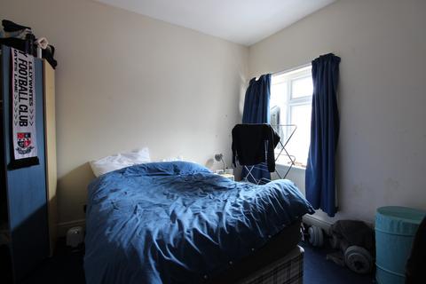 4 bedroom flat to rent, Portswood Road, Southampton