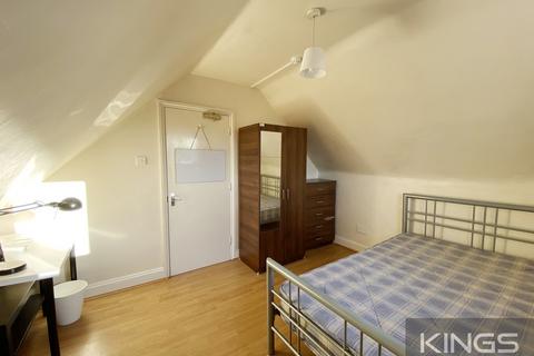 3 bedroom flat to rent, Portswood Road