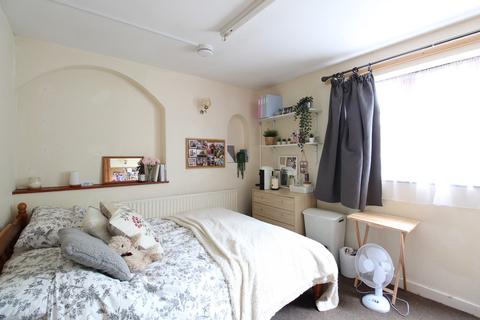 5 bedroom semi-detached house to rent, Mayfield Road