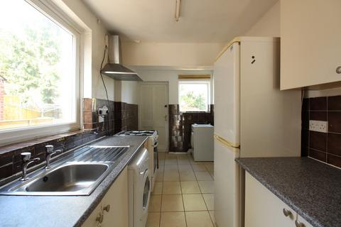 4 bedroom semi-detached house to rent, Burgess Road