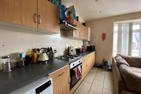 4 bedroom flat to rent, Portswood Road