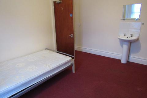 6 bedroom terraced house to rent, Shakespeare Avenue, Southampton