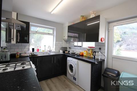 4 bedroom semi-detached house to rent, Grosvenor Road