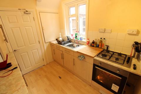 4 bedroom end of terrace house to rent, Sirdar Road , Southampton