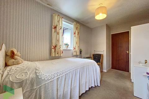 22 Bowling Green Close, Darwen, BB3 2QZ