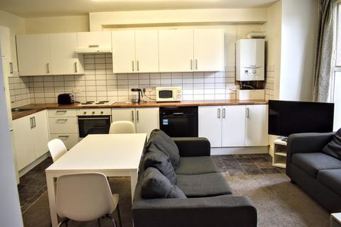 5 bedroom end of terrace house to rent - Clifton Avenue, Fallowfield, Manchester