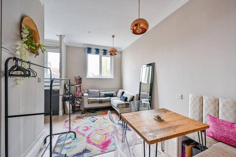 1 bedroom flat to rent, Earlsfield Road, Wandsworth Common, London, SW18