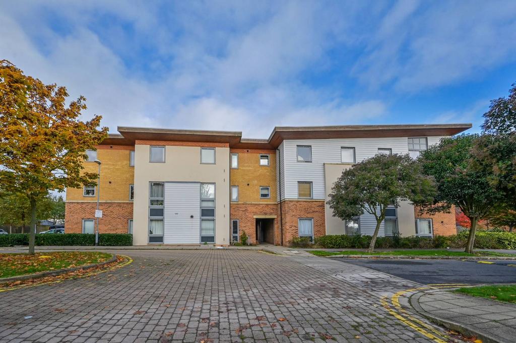 Milicent Grove, Palmers Green, London, N13 2 bed flat for sale £310,000