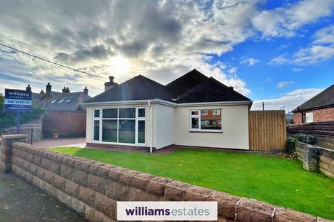 3 bedroom detached house for sale - Mount Road, St. Asaph