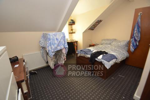 6 bedroom terraced house to rent, Hessle Mount, Hyde Park LS6