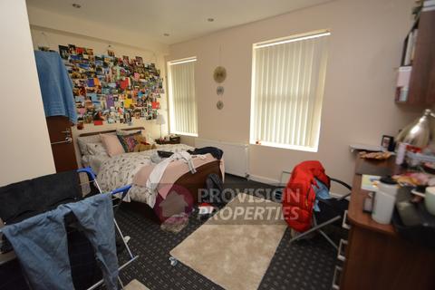 6 bedroom terraced house to rent, Hessle Mount, Hyde Park LS6