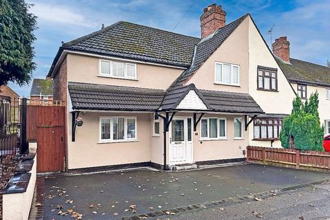 3 bedroom end of terrace house for sale, Foster Avenue, COSELEY, WV14 9PT