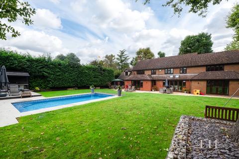 5 bedroom detached house for sale, Tall Trees Close, Emerson Park