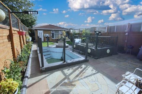 5 bedroom bungalow for sale - Allenby Road, Southall