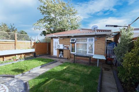 5 bedroom bungalow for sale - Allenby Road, Southall