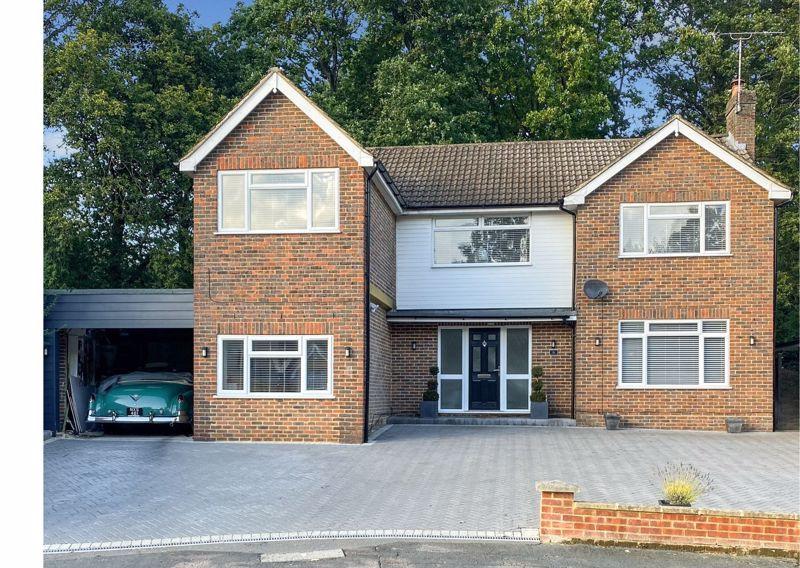 Highbury Crescent, Camberley GU15 6 bed detached house for sale £780,000