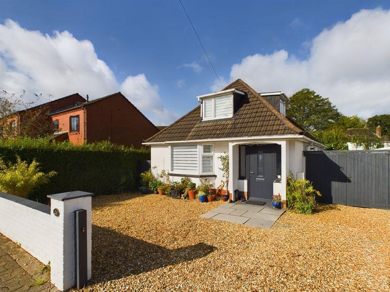 Hereford Road, Abergavenny 2 bed detached bungalow to rent £1,500 pcm