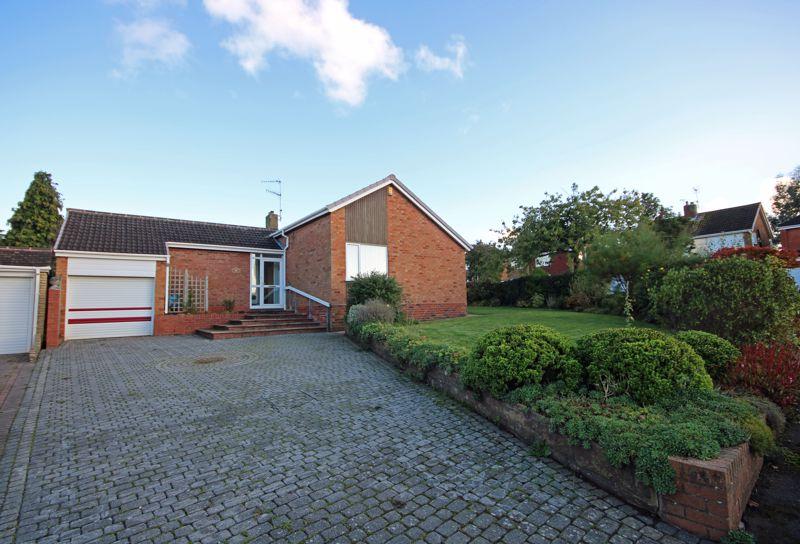 Compton Road, Stourbridge DY9 3 bed detached bungalow for sale £425,000