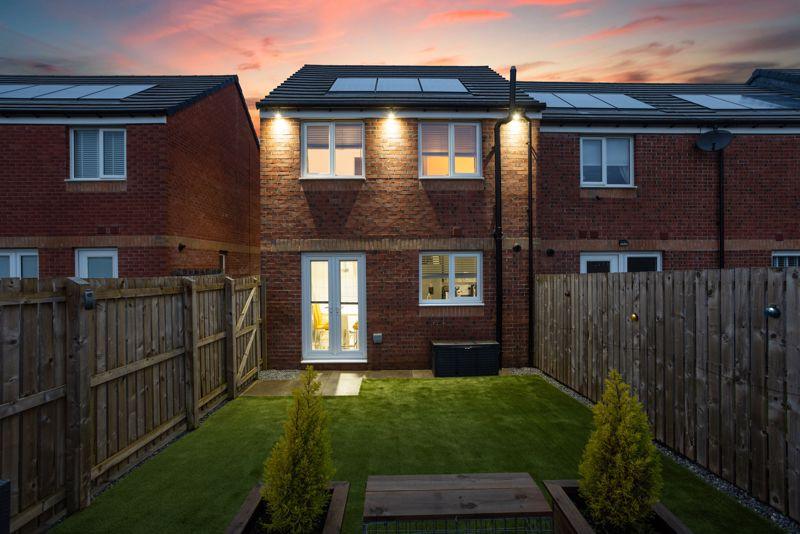 Mcgregor Crescent, Heartlands, Whitburn 3 bed end of terrace house £200,000