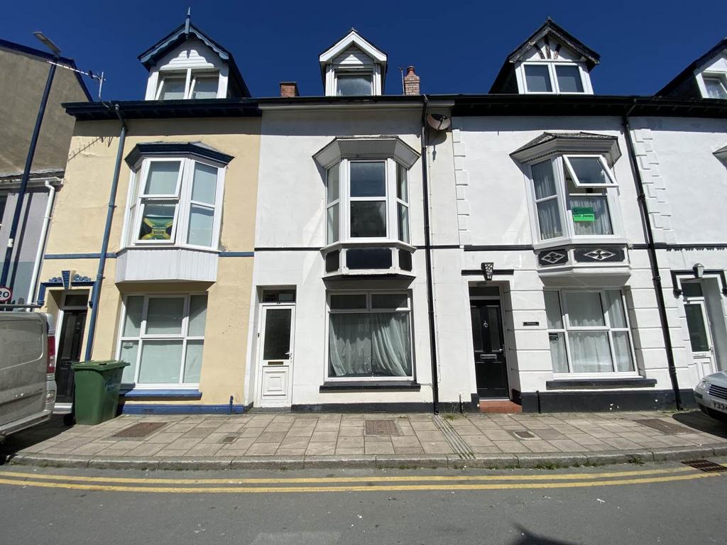 24 Portland Road, Aberystwyth... 4 bed house £1,560 pcm (£360 pw)