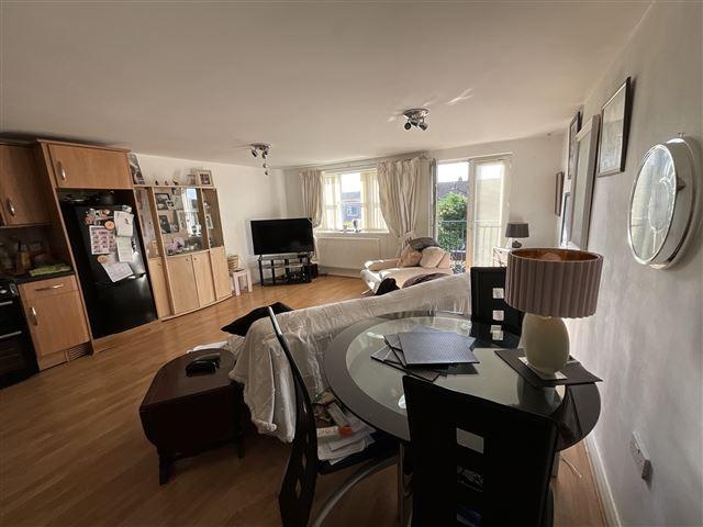 Living room/dining room