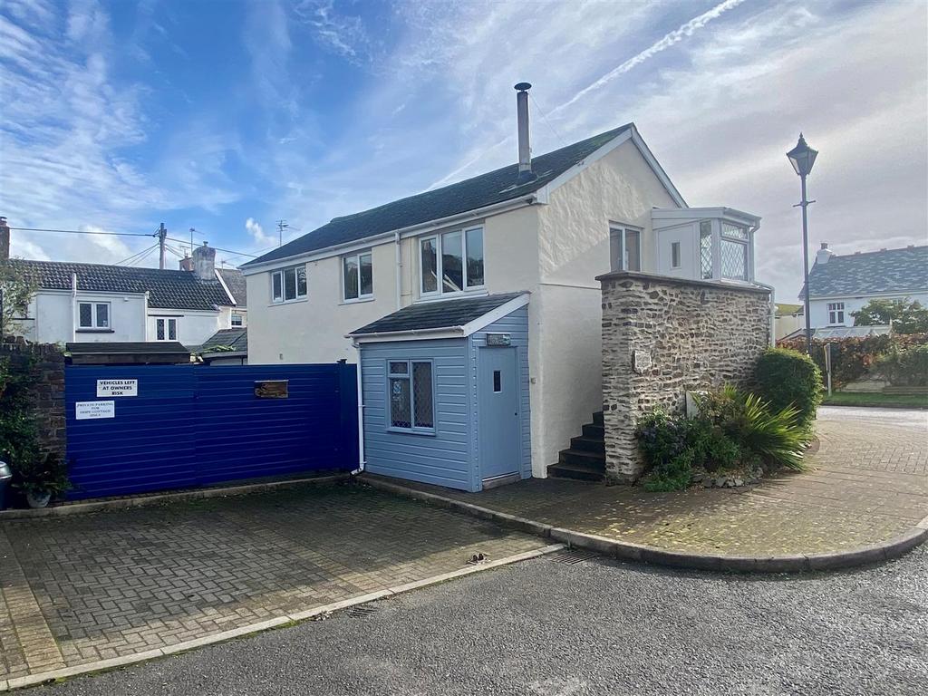 R/O 24 South Street, Braunton EX33 2 bed detached house for sale £324,950