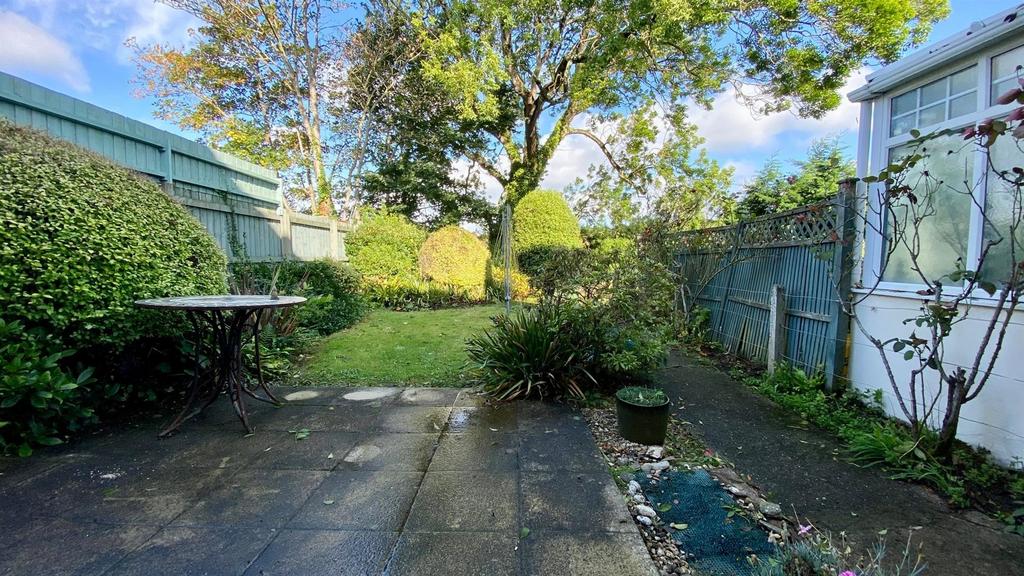 Williams Close, Braunton EX33 3 bed terraced house for sale £295,000