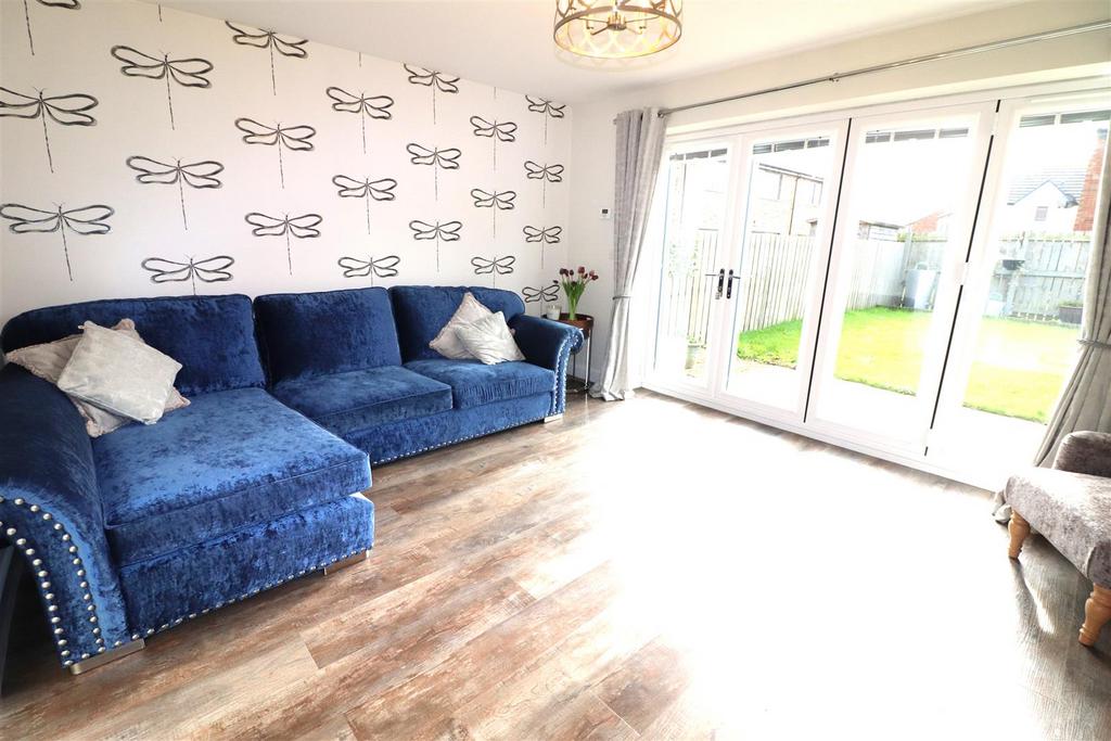 Light and spacious lounge