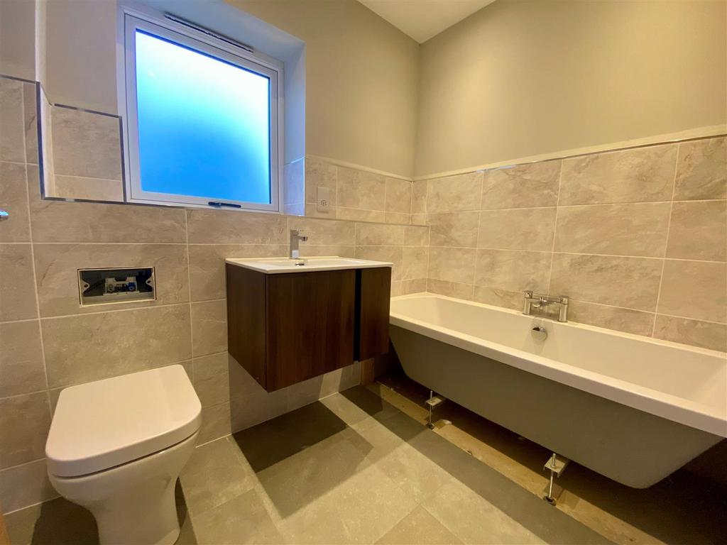 Bathroom 1.jpg