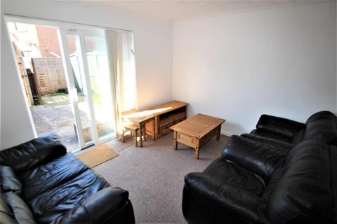 2 bedroom terraced house to rent, Denning Mews