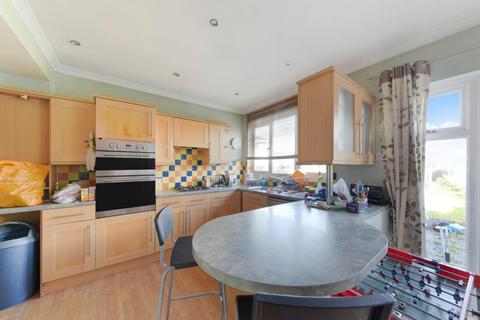 89 Ewell By Pass, Epsom, KT17 2PY