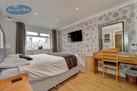 27 Chapelfield Crescent, Thorpe Hesley, Rotherham, S61 2TP