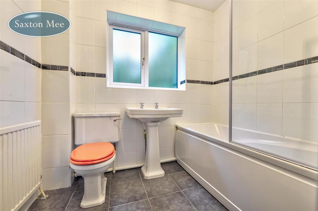 Bathroom 1.jpg