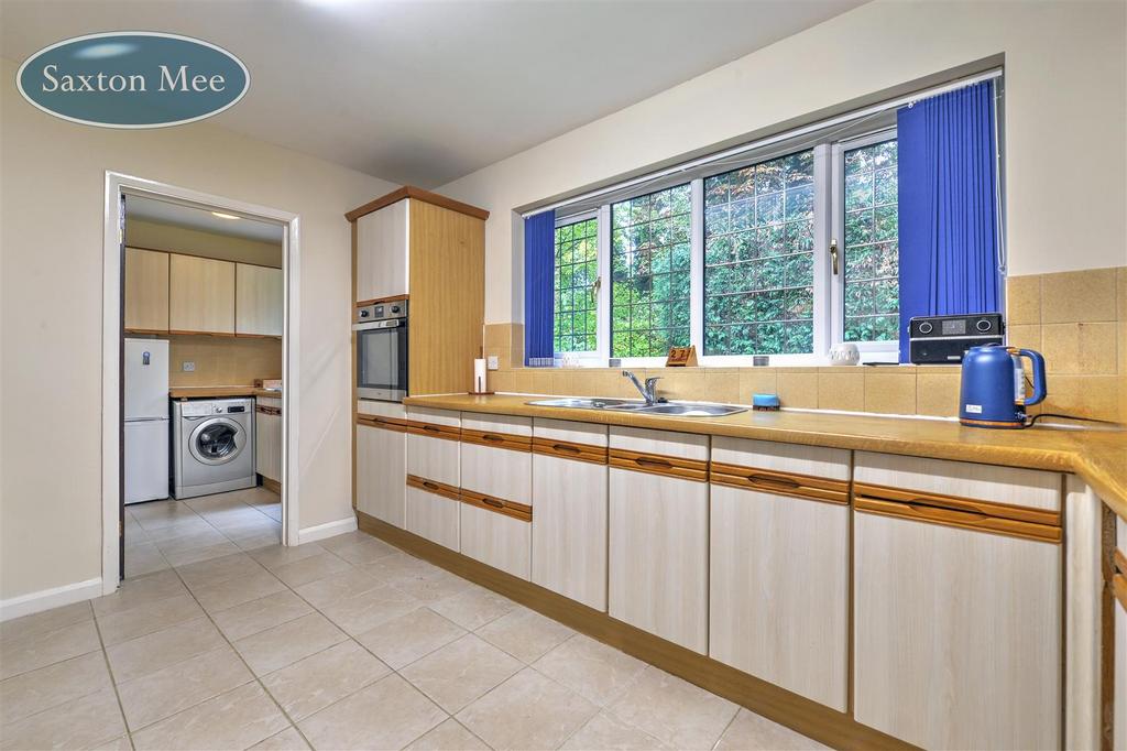 Kitchen2.jpg