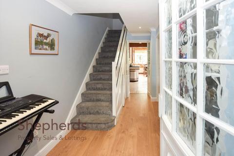 22 Hanbury Close, Cheshunt, Waltham Cross, EN8 9BZ