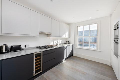 2 bedroom flat for sale, Voltaire Road, London, SW4