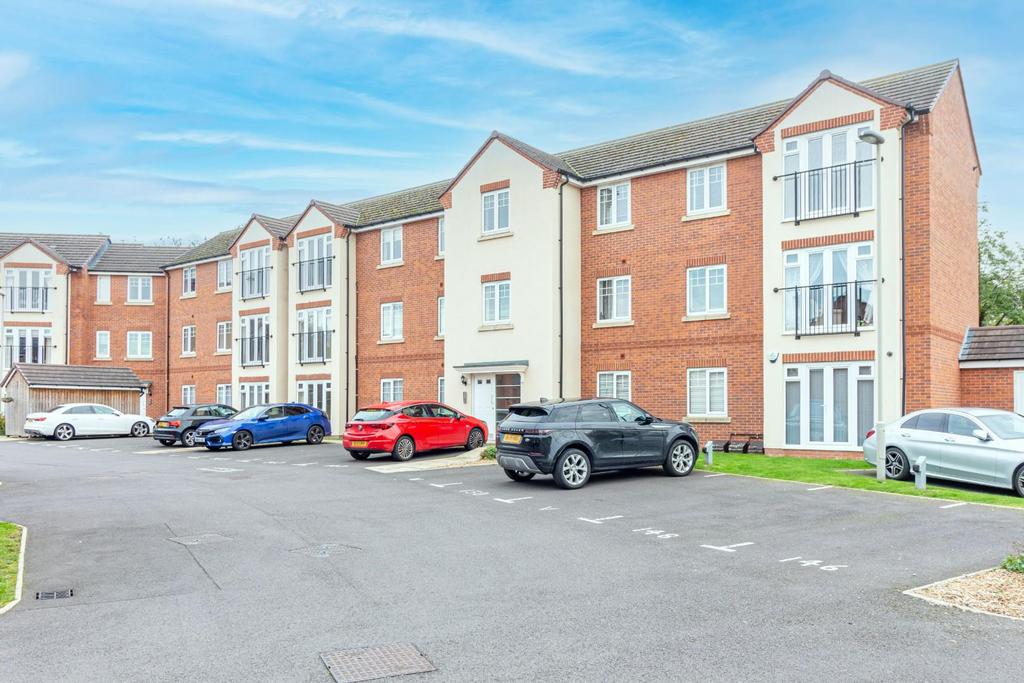 Fussell Way, Wollaston, Stourbridge 2 bed flat £950 pcm (£219 pw)